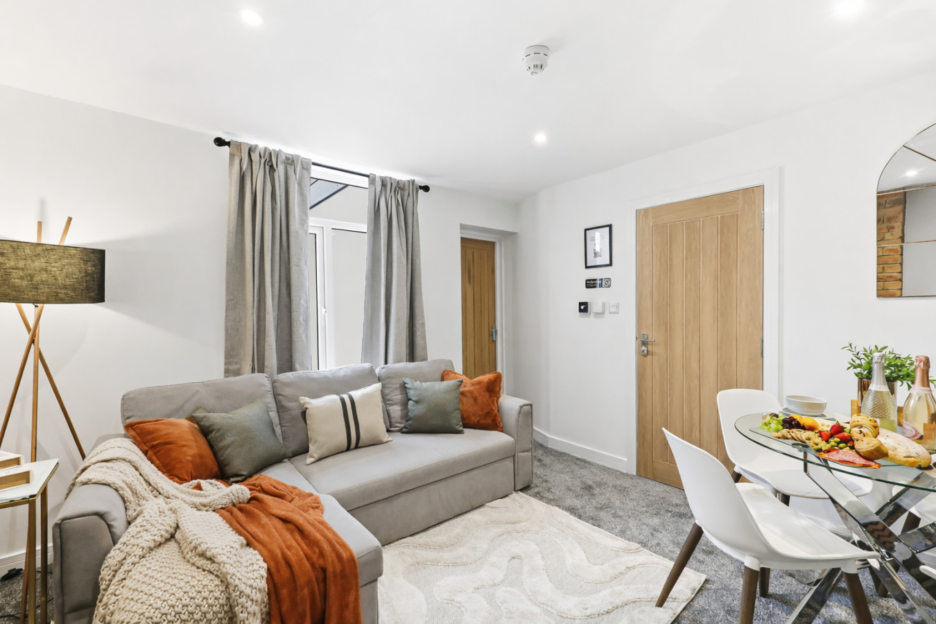 Stylish Duplex Apartment • Free Parking • VirginTV • Fast WiFi • Self-Check-In in 26 Freehold Street Flat 2 - Property image 15 - VivreStays