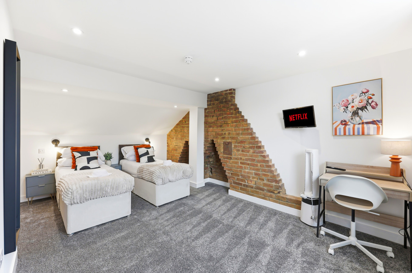 Stylish Duplex Apartment • Free Parking • VirginTV • Fast WiFi • Self-Check-In in 26 Freehold Street Flat 2 - Property image 8 - VivreStays