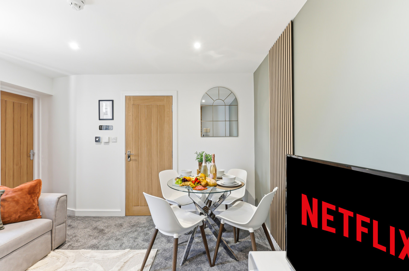 Stylish Duplex Apartment • Free Parking • VirginTV • Fast WiFi • Self-Check-In in 26 Freehold Street Flat 2 - Property image 17 - VivreStays