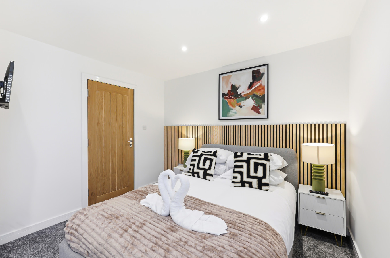 Stylish Duplex Apartment • Free Parking • VirginTV • Fast WiFi • Self-Check-In in 26 Freehold Street Flat 2 - Property image 4 - VivreStays
