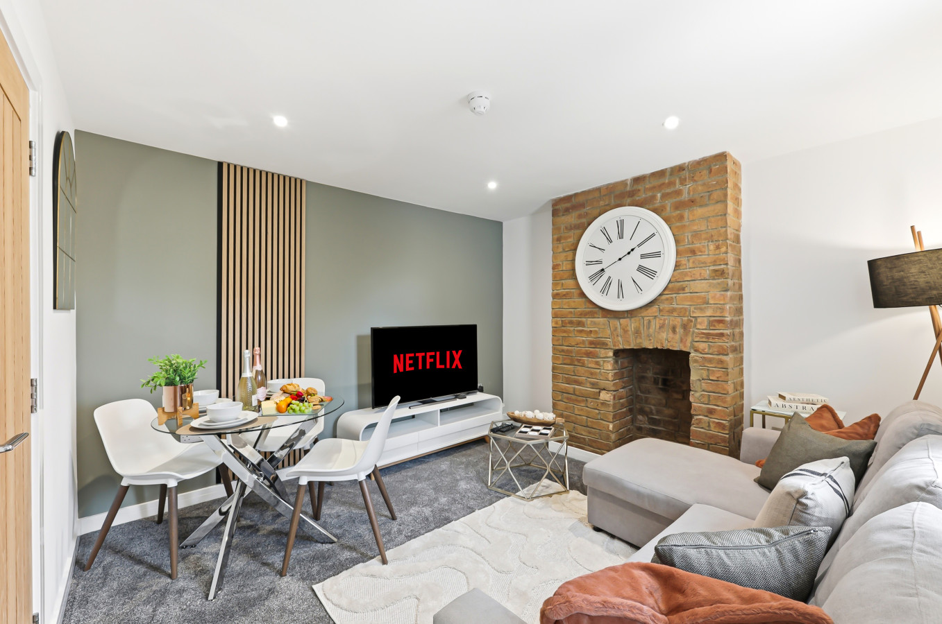 Stylish Duplex Apartment • Free Parking • VirginTV • Fast WiFi • Self-Check-In in 26 Freehold Street Flat 2 - Property image 14 - VivreStays