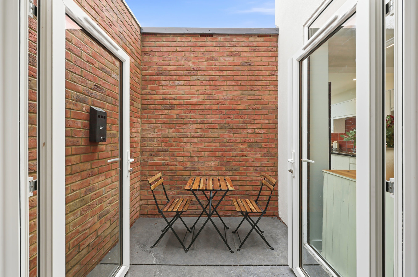 Unique Home • Annex • Pool Table • Virgin TV • Fast WiFi • Free Parking • Self-Check-In in 26 Freehold Street - Property image 6 - VivreStays