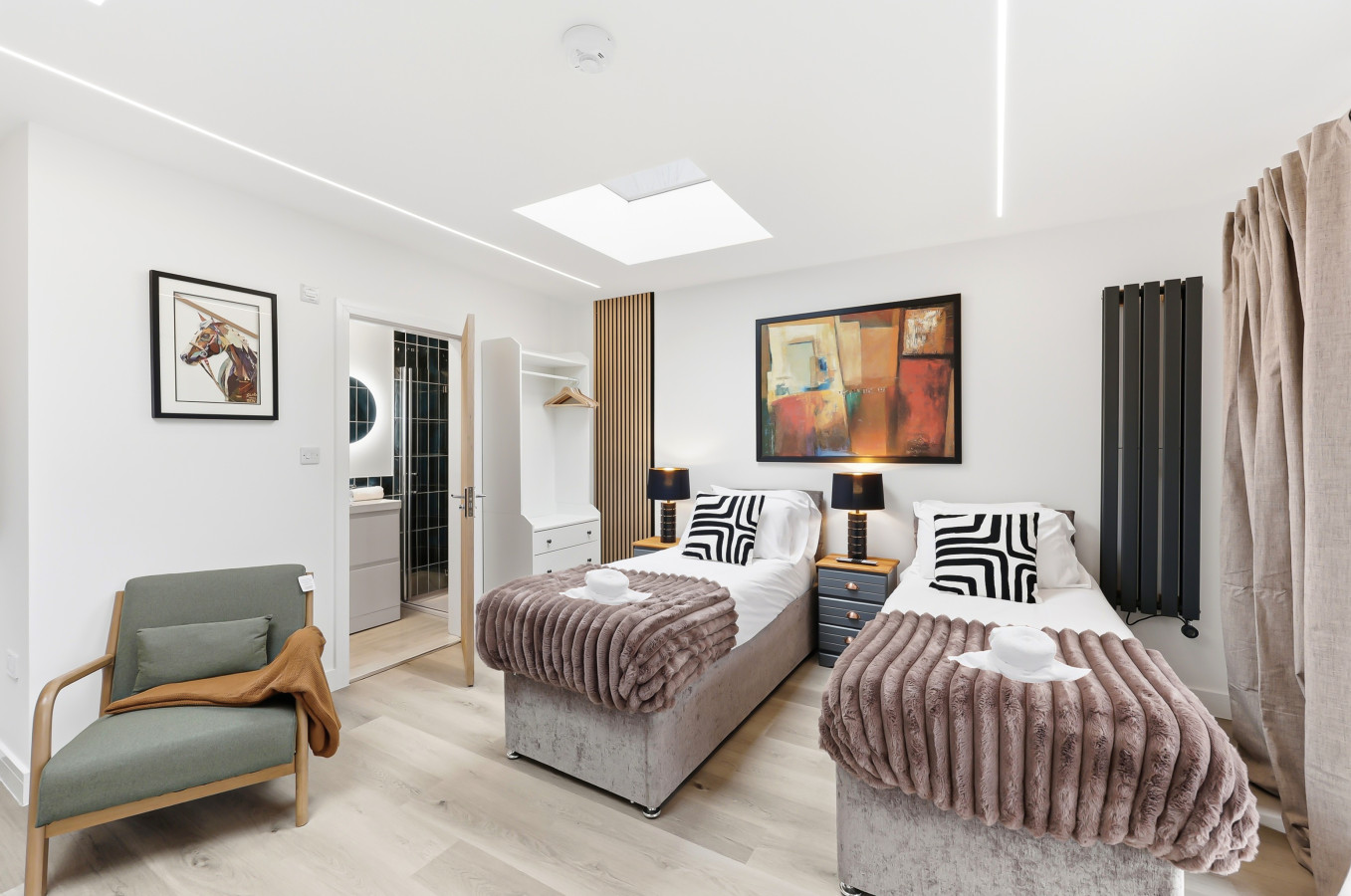 Unique Home • Annex • Pool Table • Virgin TV • Fast WiFi • Free Parking • Self-Check-In in 26 Freehold Street - Property image 25 - VivreStays