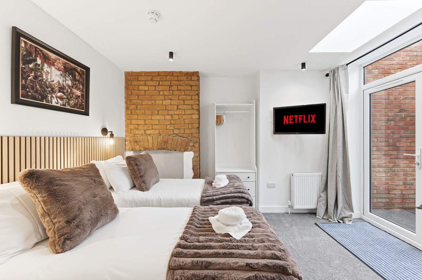 Unique Home • Annex • Pool Table • Virgin TV • Fast WiFi • Free Parking • Self-Check-In in 26 Freehold Street - Property image 2 - VivreStays