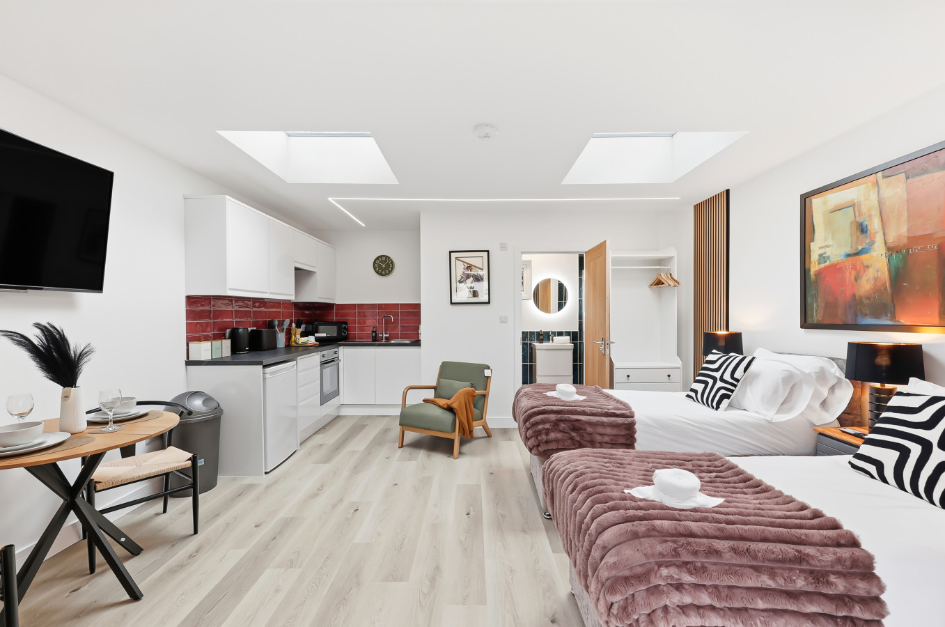 Unique Home • Annex • Pool Table • Virgin TV • Fast WiFi • Free Parking • Self-Check-In in 26 Freehold Street - Property image 24 - VivreStays