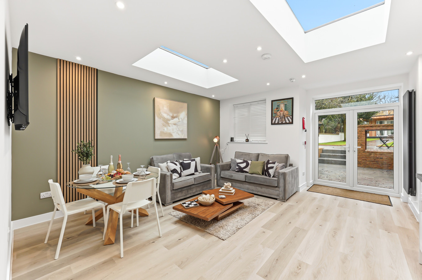 Unique Home • Annex • Pool Table • Virgin TV • Fast WiFi • Free Parking • Self-Check-In in 26 Freehold Street - Property image 18 - VivreStays