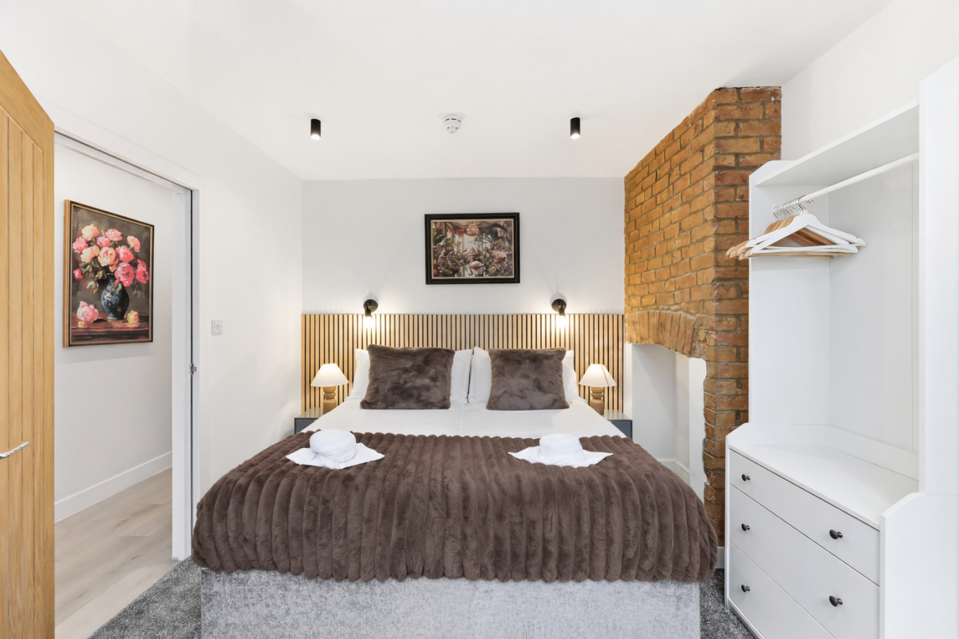Unique Home • Annex • Pool Table • Virgin TV • Fast WiFi • Free Parking • Self-Check-In in 26 Freehold Street - Property image 4 - VivreStays