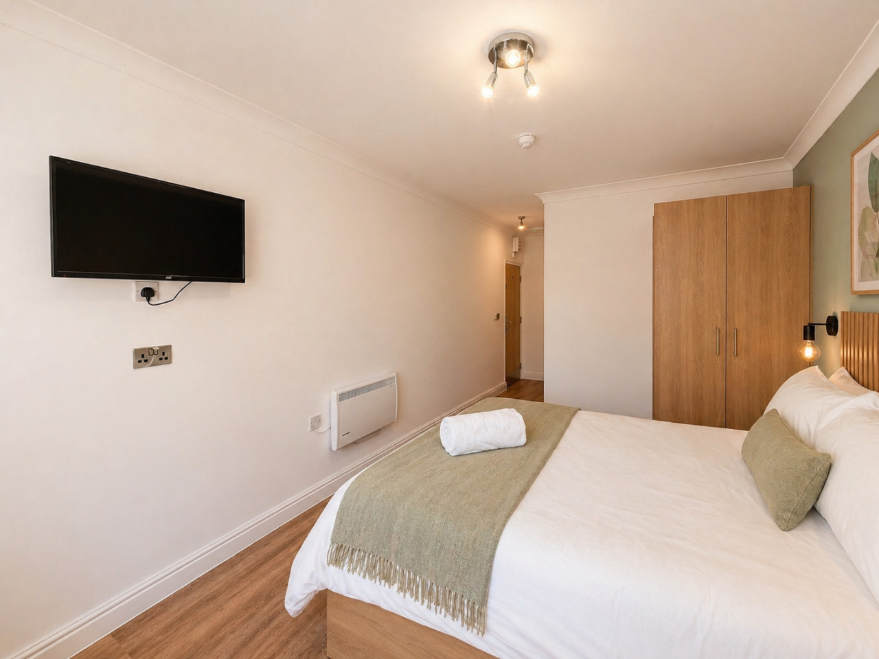 The Gables Aparthotel • Accessible Room with Private Bathroom in 368 London Rd, Leicester LE2 2PN, UK - Property image 2 - VivreStays