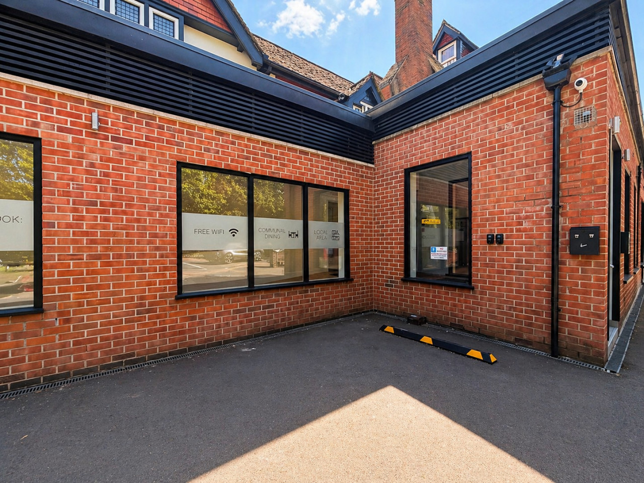 The Gables Aparthotel • Accessible Room with Private Bathroom in 368 London Rd, Leicester LE2 2PN, UK - Property image 11 - VivreStays