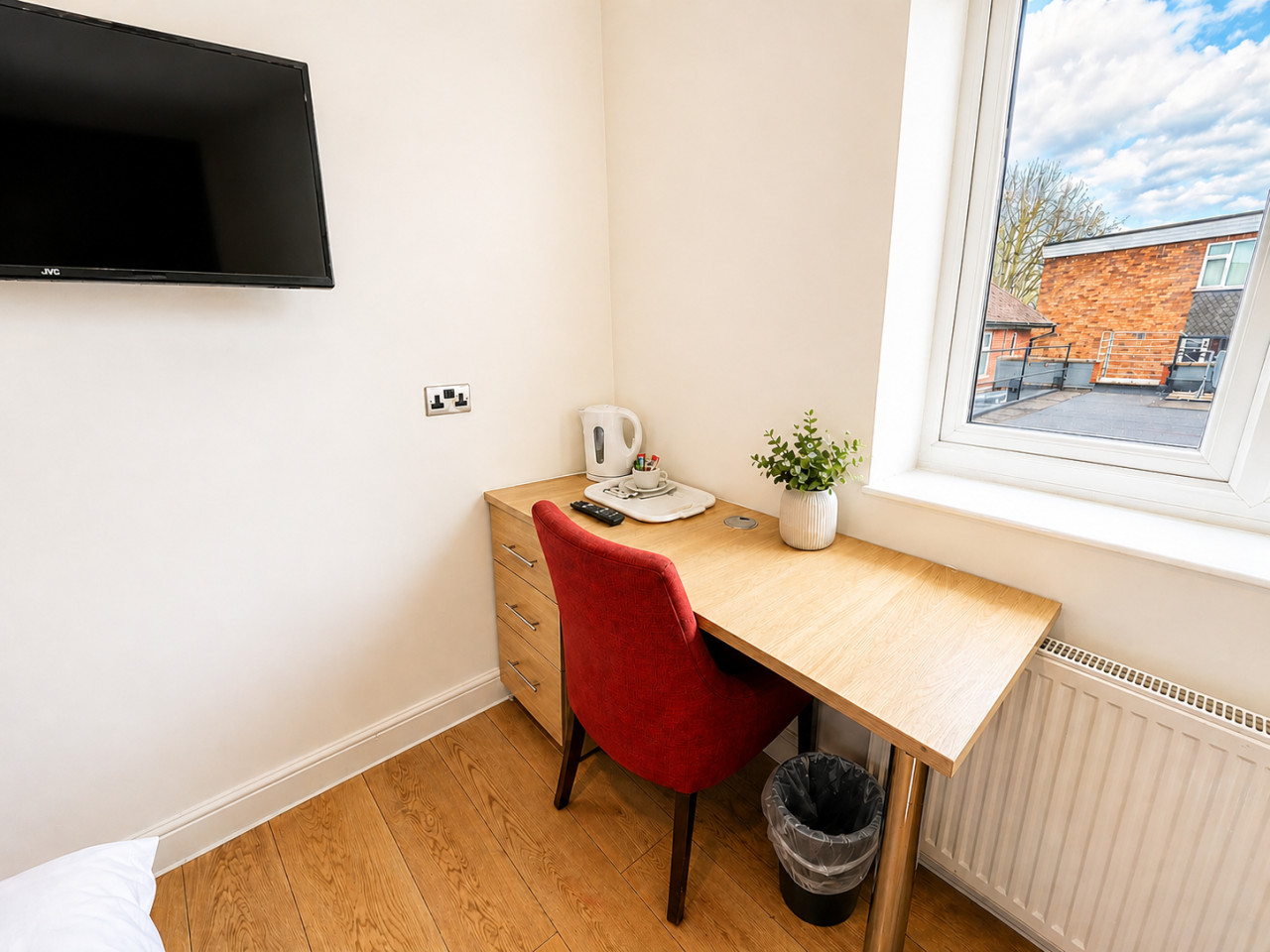 The Gables Aparthotel • Double Room with Private Bathroom in 368 London Rd, Leicester LE2 2PN, UK - Property image 3 - VivreStays