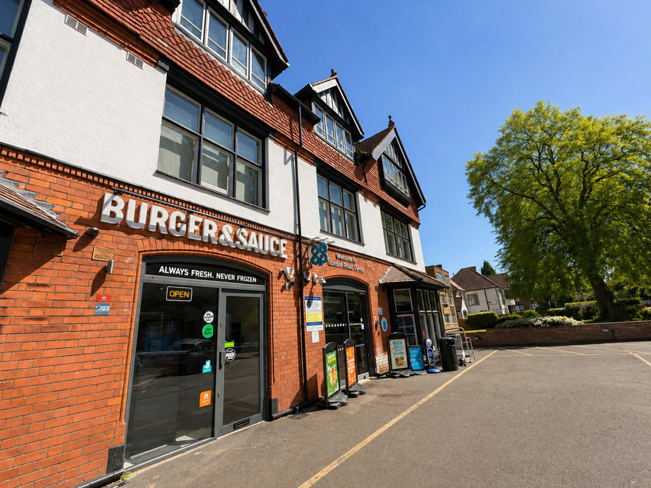 The Gables Aparthotel • Triple Room with Private Bathroom in 368 London Rd, Leicester LE2 2PN, UK - Property image 14 - VivreStays