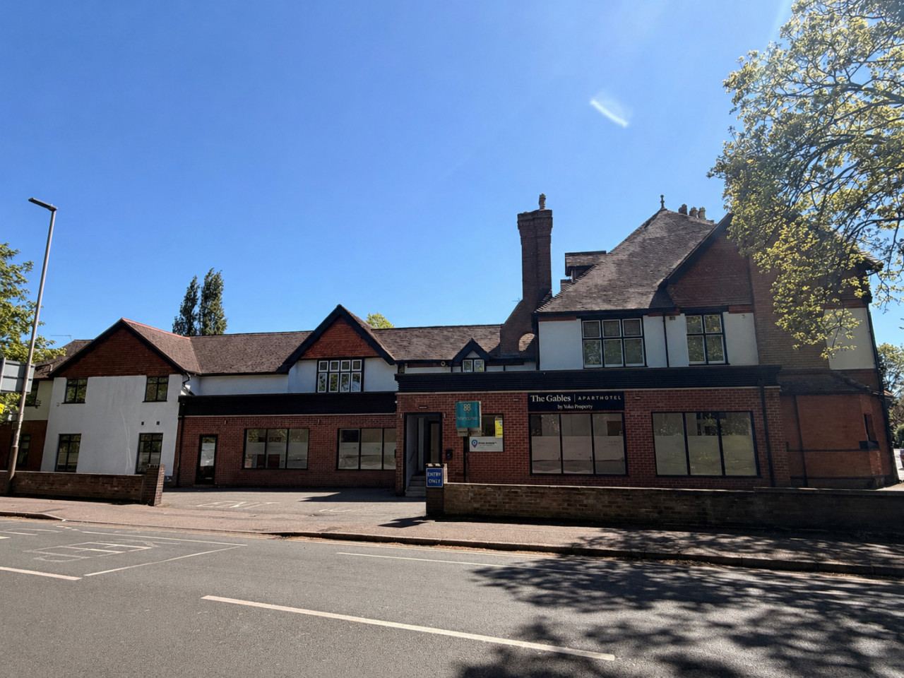The Gables Aparthotel • Triple Room with Private Bathroom in 368 London Rd, Leicester LE2 2PN, UK - Property image 13 - VivreStays