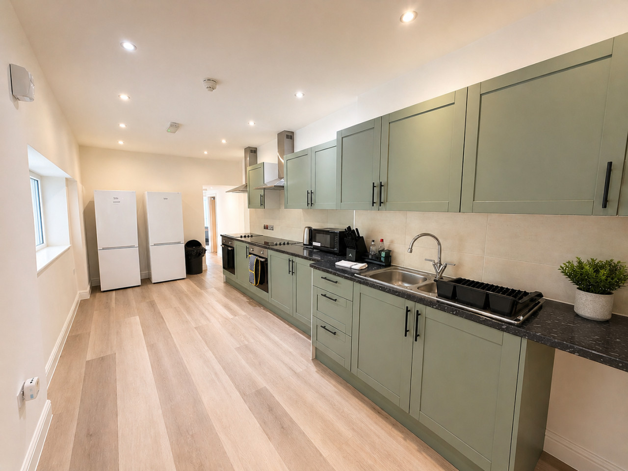 The Gables Aparthotel • Family Room with Private Bathroom in 368 London Rd, Leicester LE2 2PN, UK - Property image 10 - VivreStays