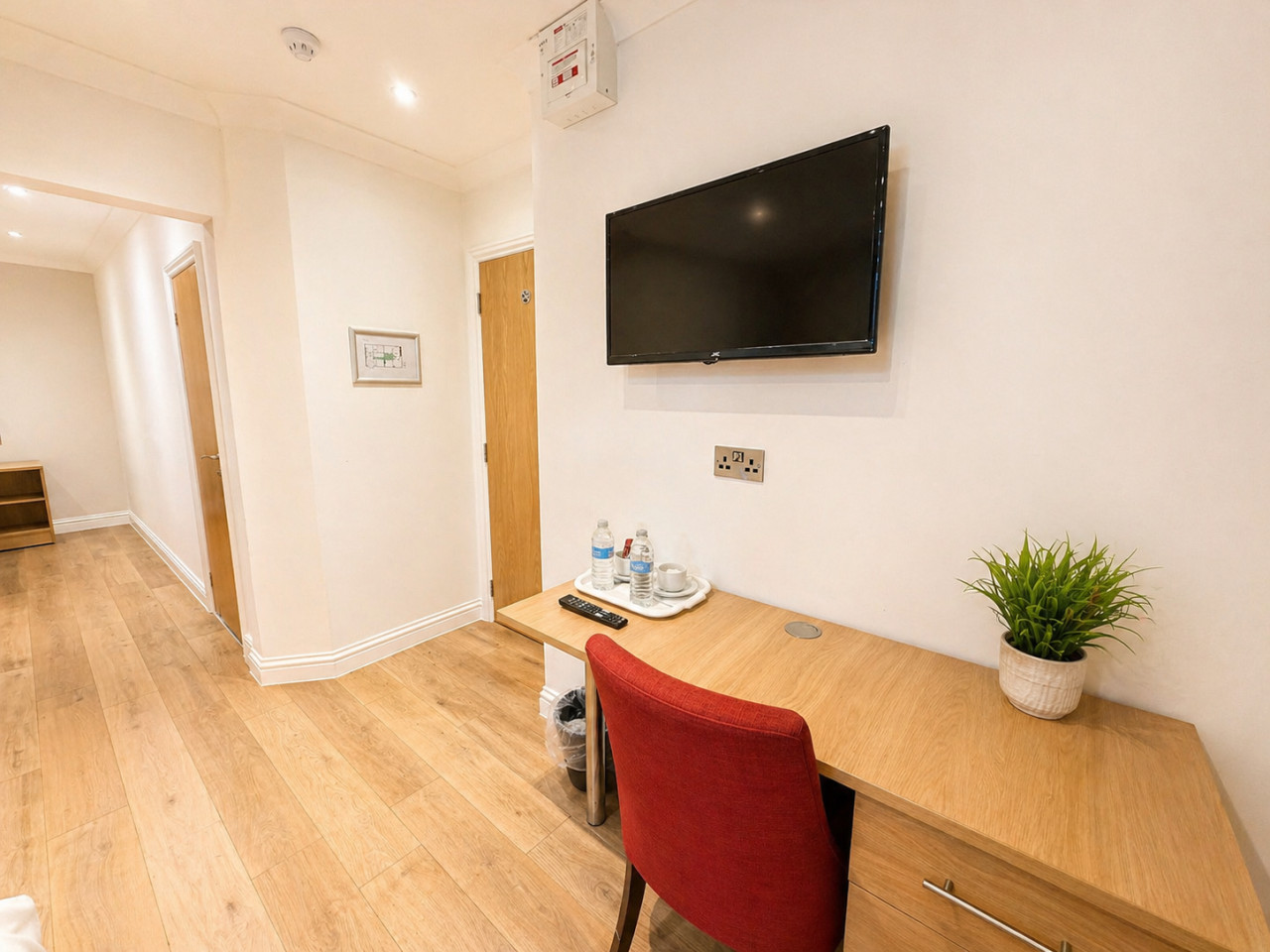 The Gables Aparthotel • Family Room with Private Bathroom in 368 London Rd, Leicester LE2 2PN, UK - Property image 5 - VivreStays