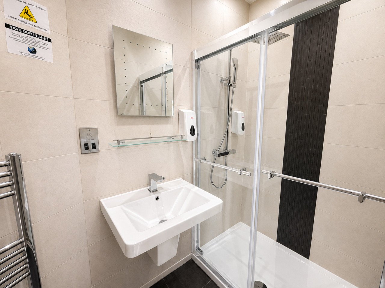 The Gables Aparthotel • Single Room with Private Bathroom in 368 London Rd, Leicester LE2 2PN, UK - Property image 4 - VivreStays
