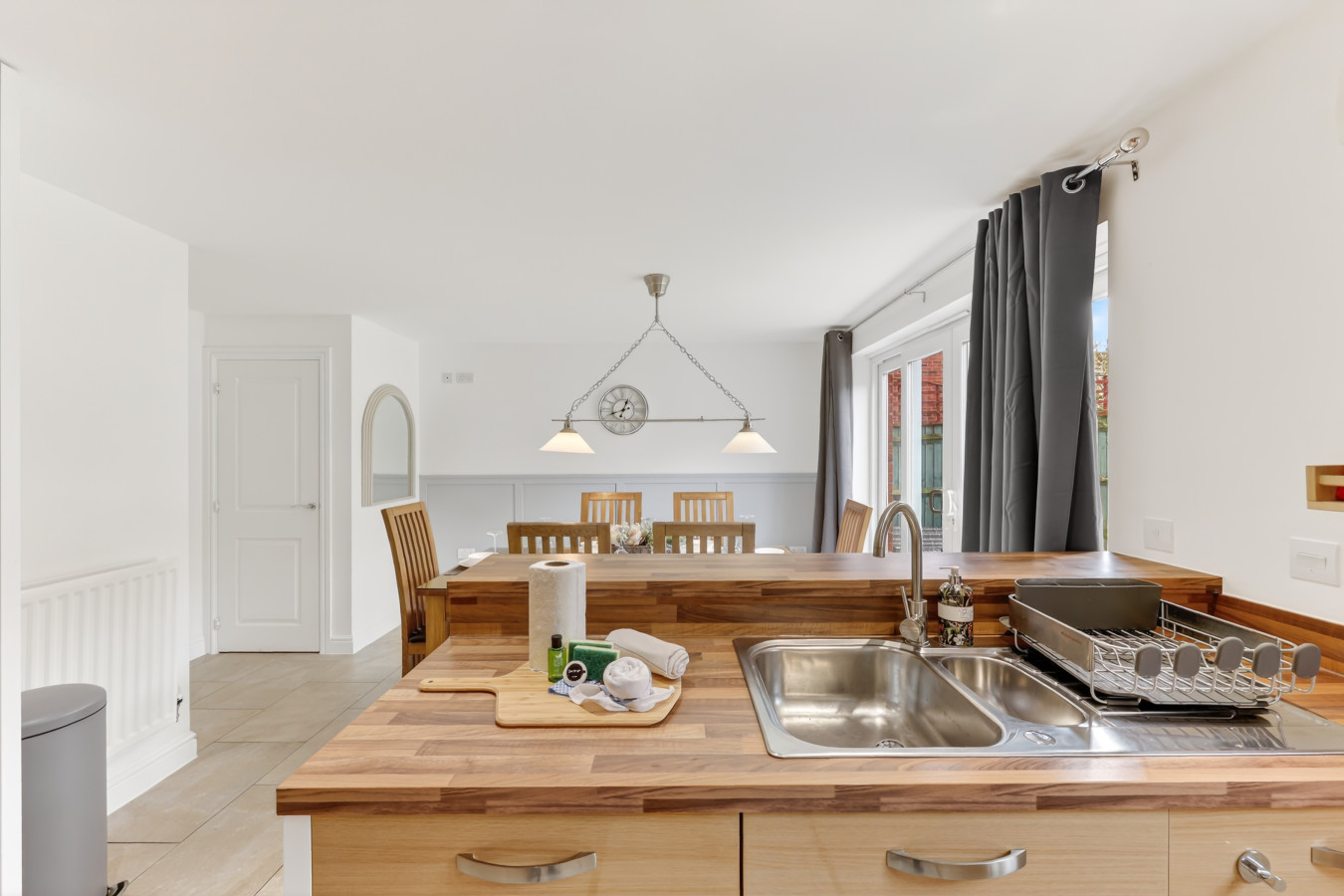 Detached House • Sleeps 7 • Driveway Parking • Fast Wifi • Self-Check-In in Roman View - Property image 28 - VivreStays