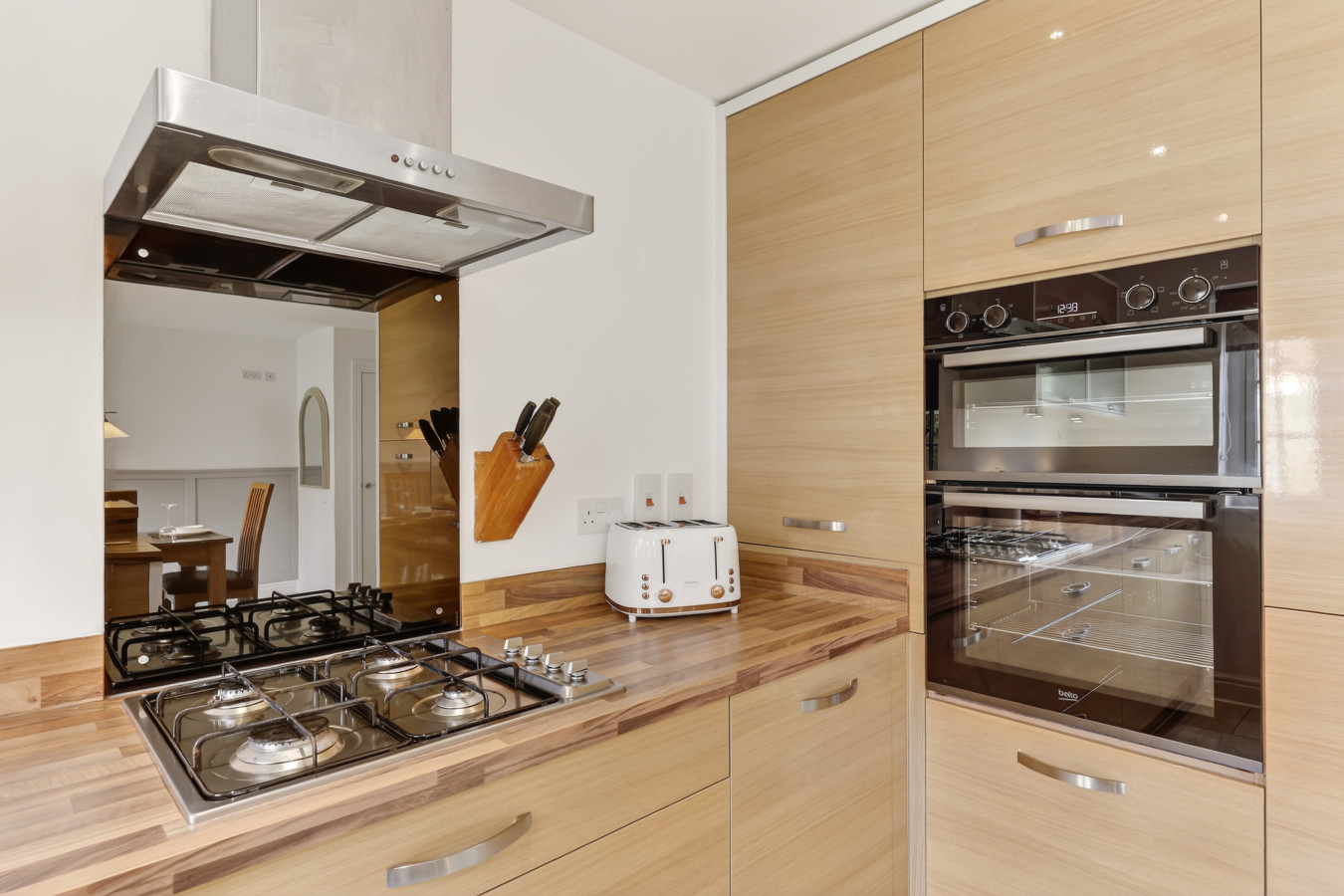 Detached House • Sleeps 7 • Driveway Parking • Fast Wifi • Self-Check-In in Roman View - Property image 25 - VivreStays