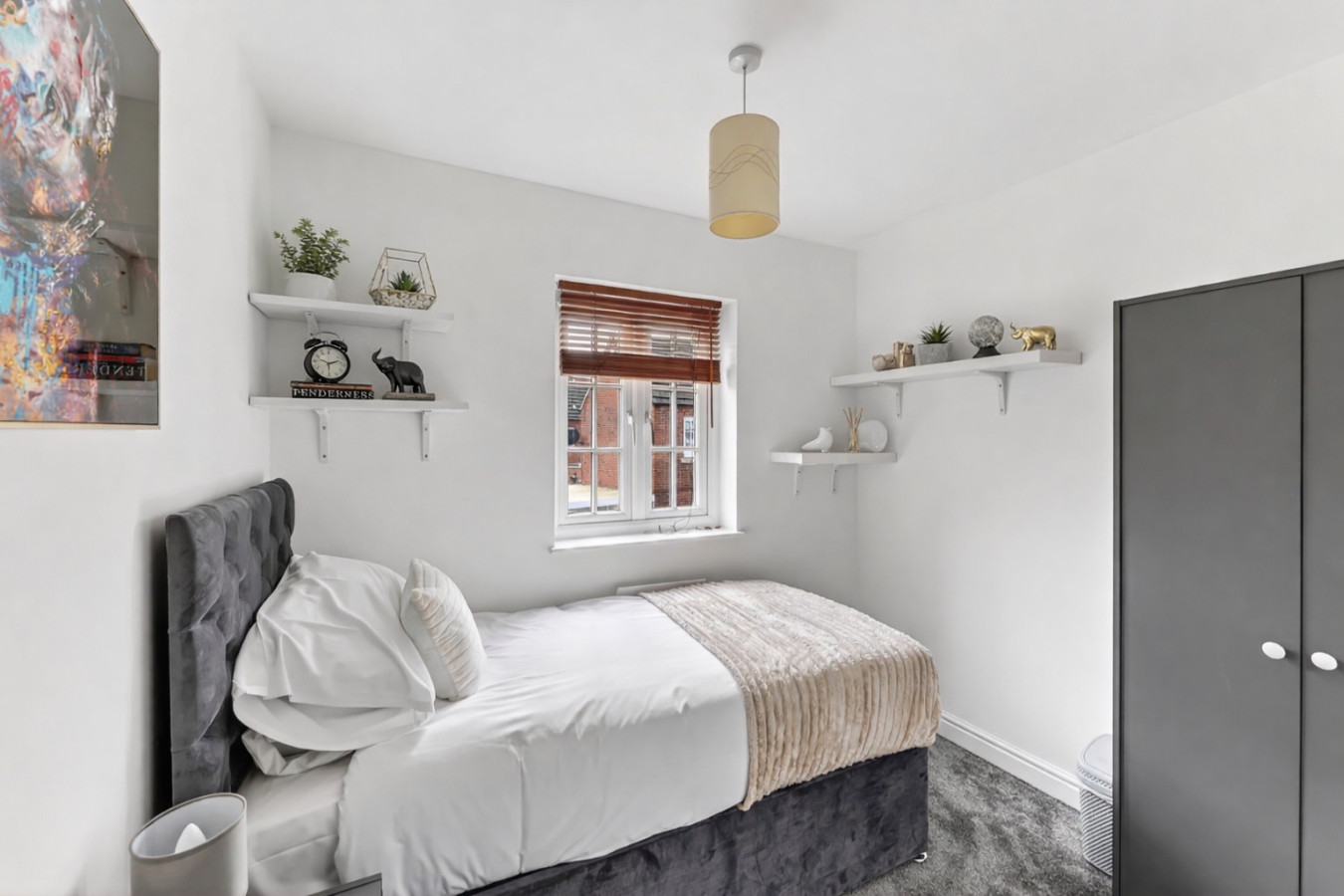 Detached House • Sleeps 7 • Driveway Parking • Fast Wifi • Self-Check-In in Roman View - Property image 17 - VivreStays
