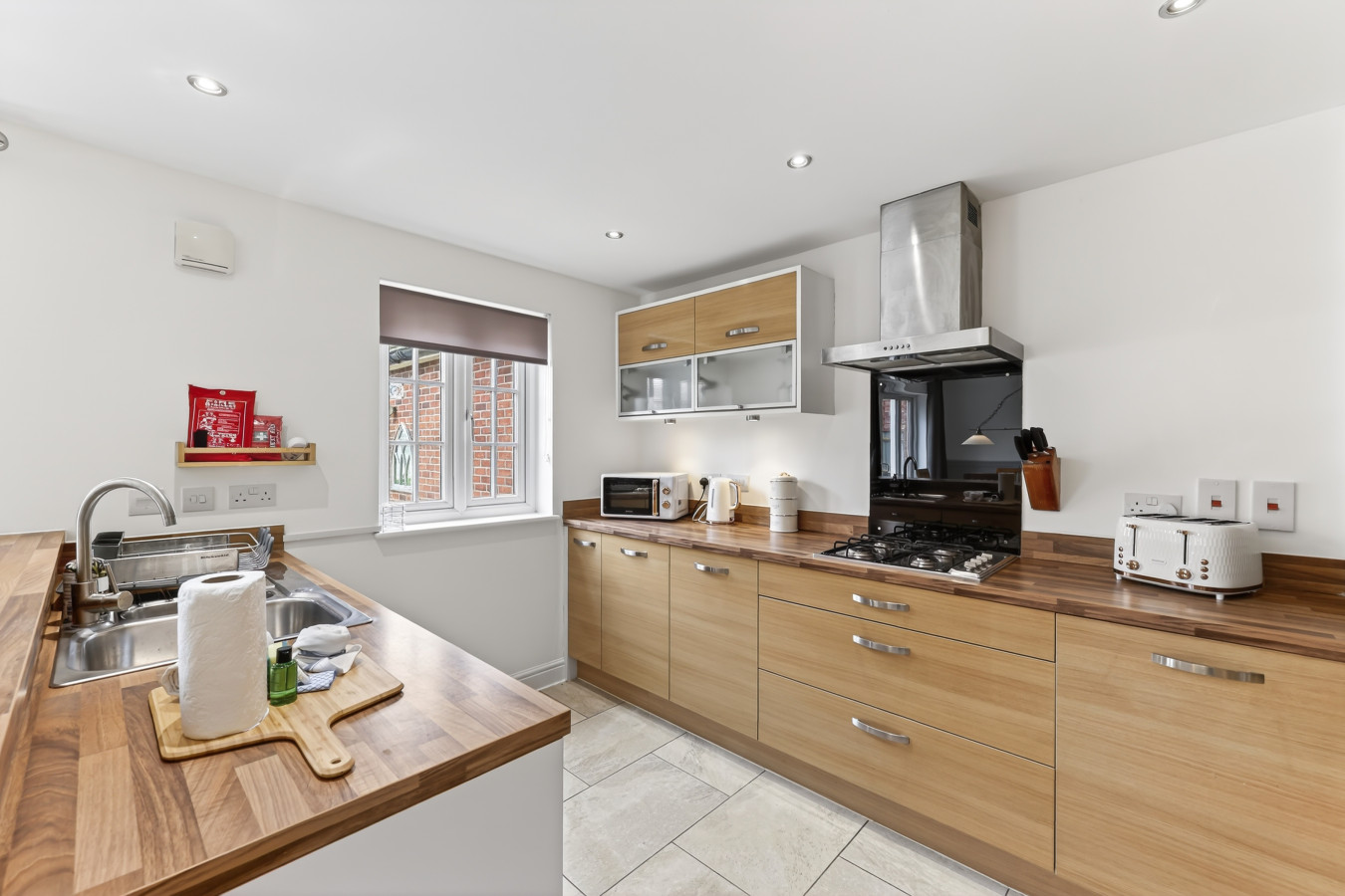 Detached House • Sleeps 7 • Driveway Parking • Fast Wifi • Self-Check-In in Roman View - Property image 23 - VivreStays