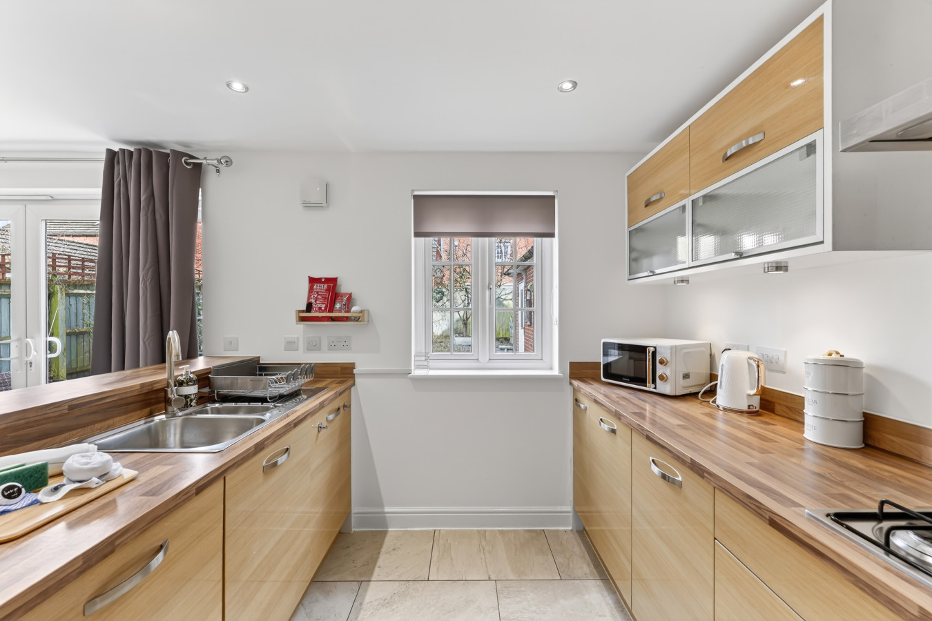 Detached House • Sleeps 7 • Driveway Parking • Fast Wifi • Self-Check-In in Roman View - Property image 24 - VivreStays