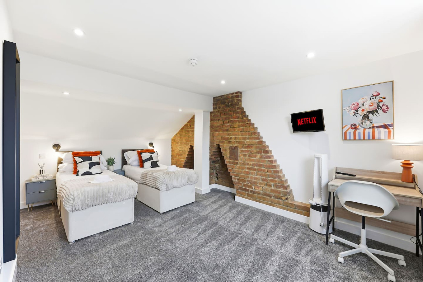 5 Bedroom • 4 Bathroom • Annex • x2 Living Rooms • x2 Kitchens • Games Room • Free Parking • Self-Check-In in 26 Freehold Street - Property image 45 - VivreStays