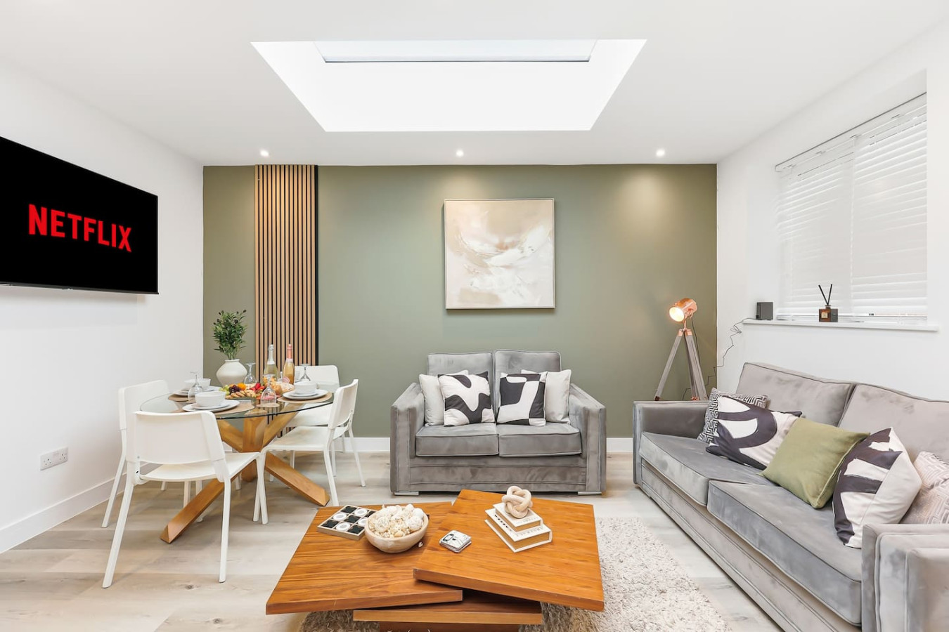 5 Bedroom • 4 Bathroom • Annex • x2 Living Rooms • x2 Kitchens • Games Room • Free Parking • Self-Check-In in 26 Freehold Street - Property image 15 - VivreStays