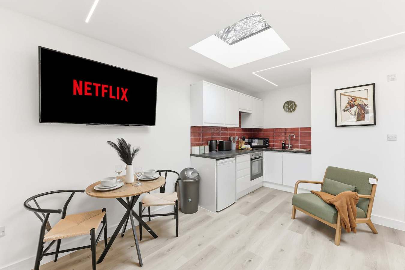 5 Bedroom • 4 Bathroom • Annex • x2 Living Rooms • x2 Kitchens • Games Room • Free Parking • Self-Check-In in 26 Freehold Street - Property image 28 - VivreStays