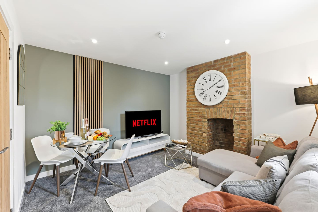 5 Bedroom • 4 Bathroom • Annex • x2 Living Rooms • x2 Kitchens • Games Room • Free Parking • Self-Check-In in 26 Freehold Street - Property image 32 - VivreStays