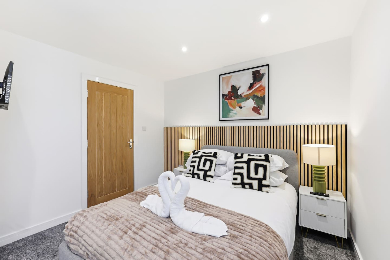 5 Bedroom • 4 Bathroom • Annex • x2 Living Rooms • x2 Kitchens • Games Room • Free Parking • Self-Check-In in 26 Freehold Street - Property image 41 - VivreStays