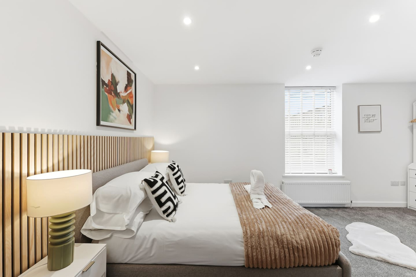 5 Bedroom • 4 Bathroom • Annex • x2 Living Rooms • x2 Kitchens • Games Room • Free Parking • Self-Check-In in 26 Freehold Street - Property image 39 - VivreStays