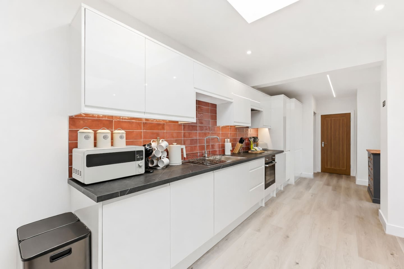 5 Bedroom • 4 Bathroom • Annex • x2 Living Rooms • x2 Kitchens • Games Room • Free Parking • Self-Check-In in 26 Freehold Street - Property image 19 - VivreStays