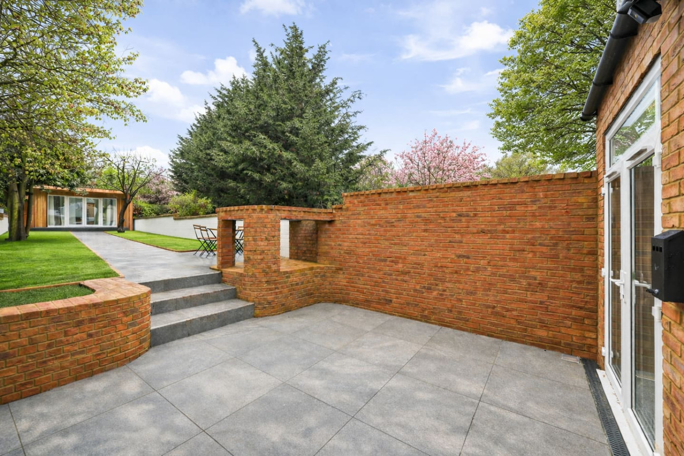 5 Bedroom • 4 Bathroom • Annex • x2 Living Rooms • x2 Kitchens • Games Room • Free Parking • Self-Check-In in 26 Freehold Street - Property image 22 - VivreStays