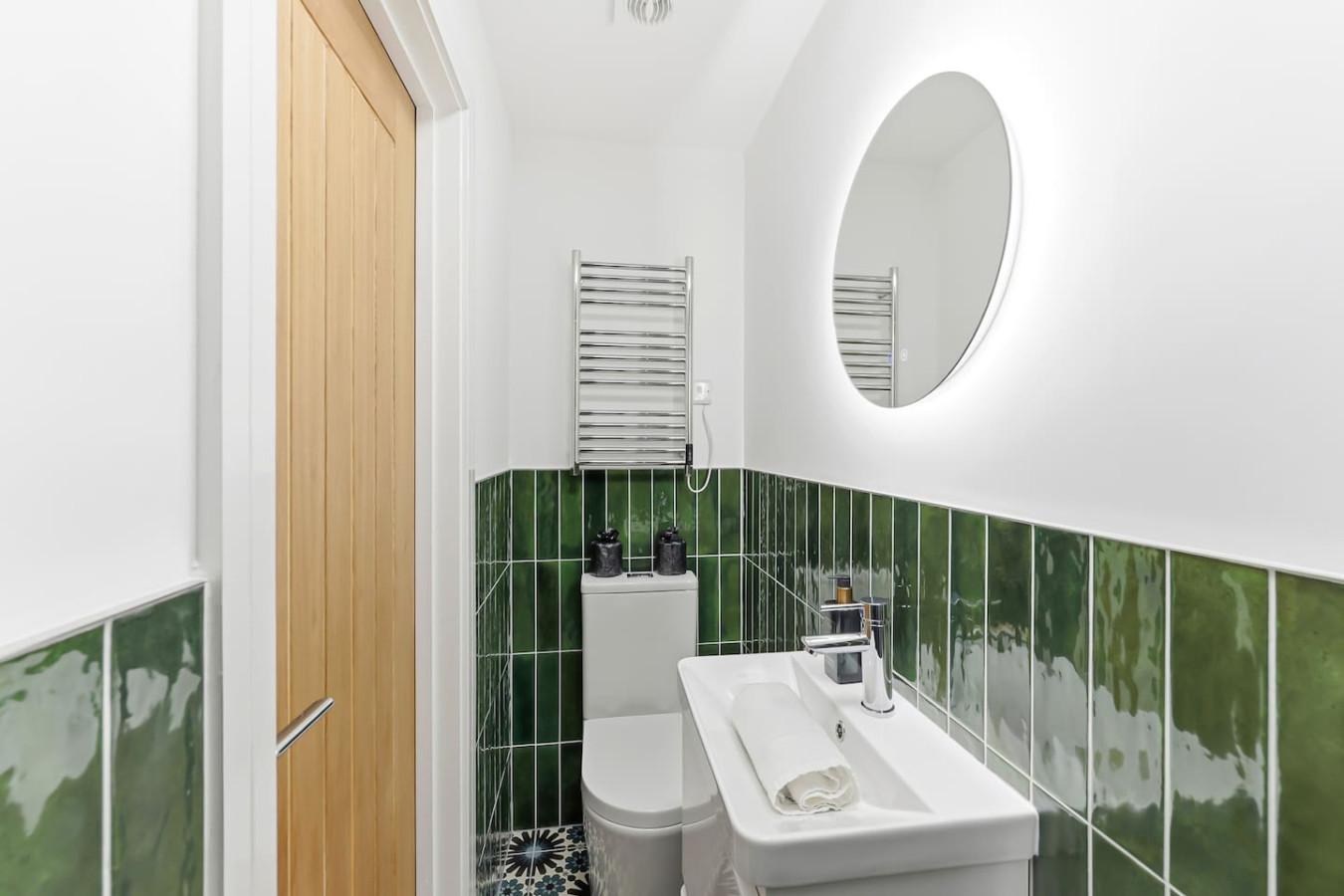 5 Bedroom • 4 Bathroom • Annex • x2 Living Rooms • x2 Kitchens • Games Room • Free Parking • Self-Check-In in 26 Freehold Street - Property image 44 - VivreStays