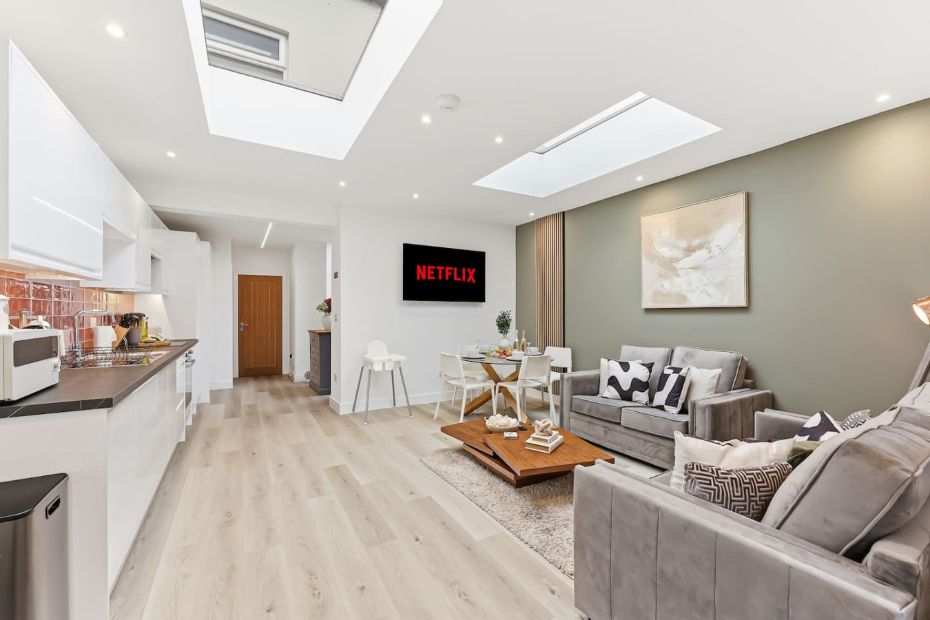 5 Bedroom • 4 Bathroom • Annex • x2 Living Rooms • x2 Kitchens • Games Room • Free Parking • Self-Check-In in 26 Freehold Street - Property image 16 - VivreStays