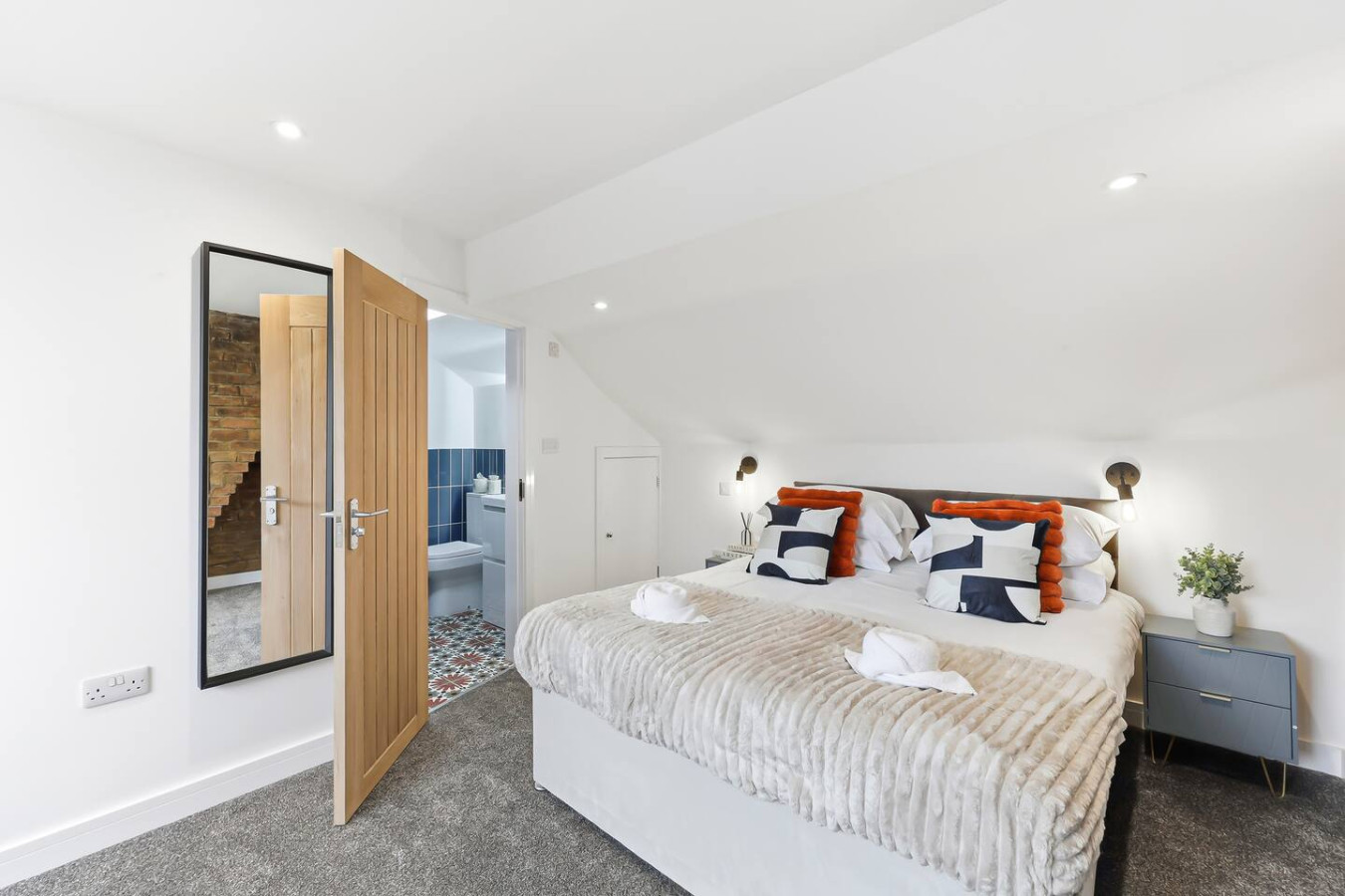 5 Bedroom • 4 Bathroom • Annex • x2 Living Rooms • x2 Kitchens • Games Room • Free Parking • Self-Check-In in 26 Freehold Street - Property image 48 - VivreStays