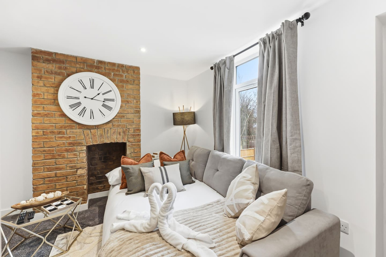 5 Bedroom • 4 Bathroom • Annex • x2 Living Rooms • x2 Kitchens • Games Room • Free Parking • Self-Check-In in 26 Freehold Street - Property image 35 - VivreStays