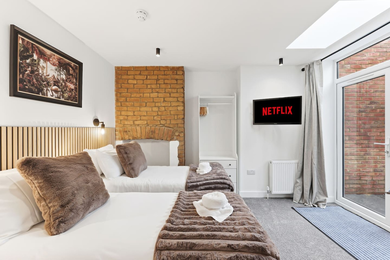 5 Bedroom • 4 Bathroom • Annex • x2 Living Rooms • x2 Kitchens • Games Room • Free Parking • Self-Check-In in 26 Freehold Street - Property image 2 - VivreStays