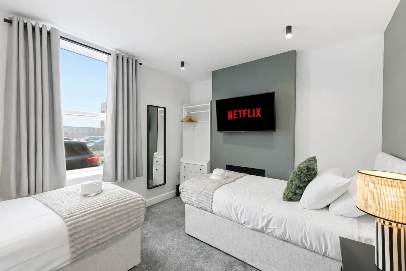 5 Bedroom • 4 Bathroom • Annex • x2 Living Rooms • x2 Kitchens • Games Room • Free Parking • Self-Check-In in 26 Freehold Street - Property image 10 - VivreStays