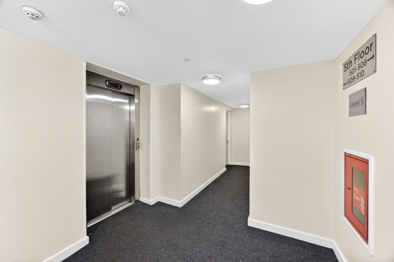 12th Street Apartment • City Centre • Balcony • Free Parking • Fast WiFi • Self-Check-In in 501, 475 Lower Twelfth Street - Property image 21 - VivreStays