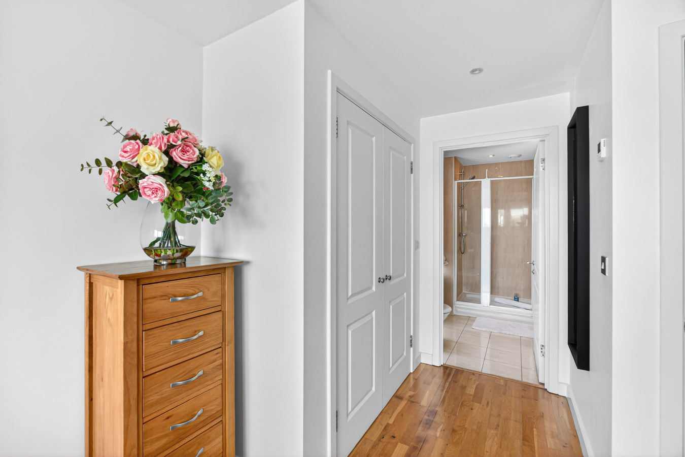 12th Street Apartment • City Centre • Balcony • Free Parking • Fast WiFi • Self-Check-In in 501, 475 Lower Twelfth Street - Property image 12 - VivreStays