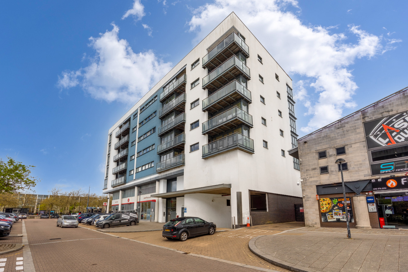 12th Street Apartment • City Centre • Balcony • Free Parking • Fast WiFi • Self-Check-In in 501, 475 Lower Twelfth Street - Property image 25 - VivreStays