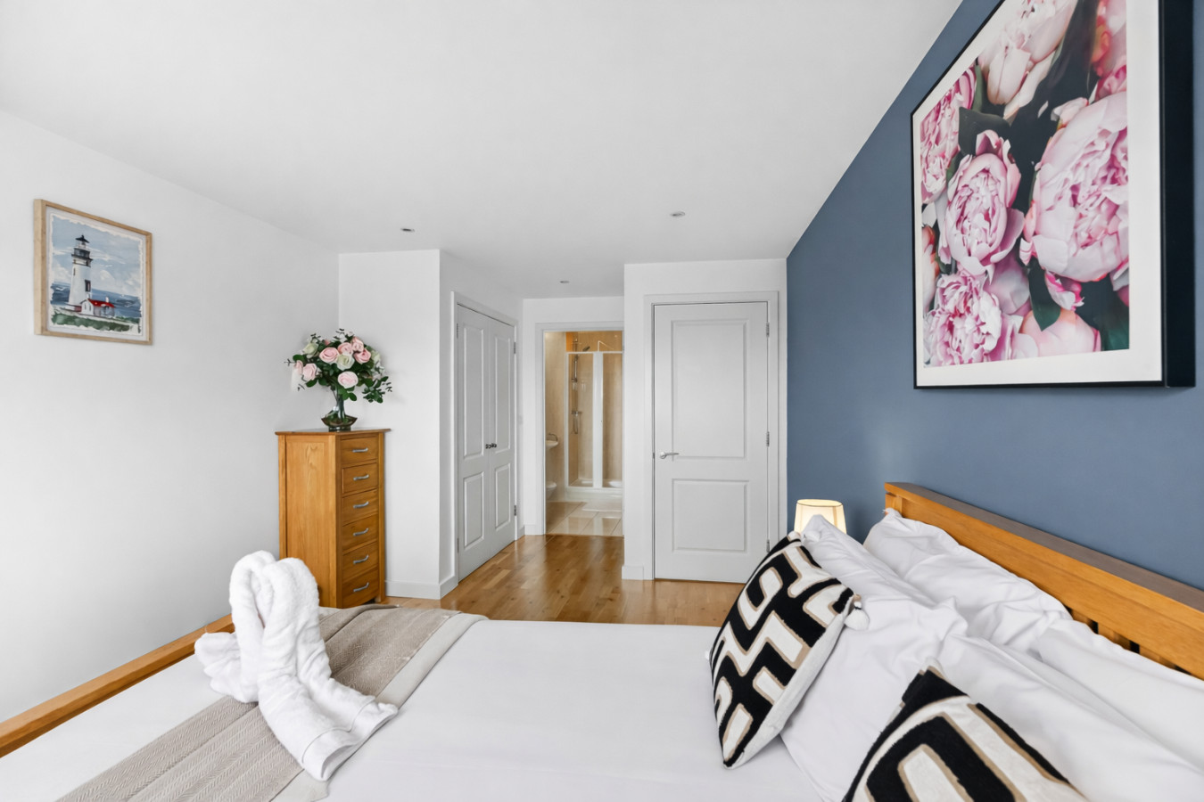 12th Street Apartment • City Centre • Balcony • Free Parking • Fast WiFi • Self-Check-In in 501, 475 Lower Twelfth Street - Property image 10 - VivreStays