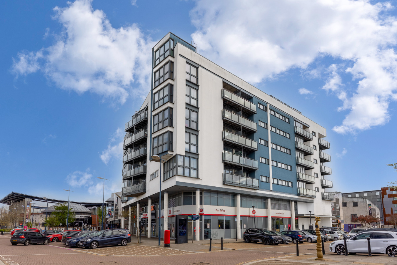 12th Street Apartment • City Centre • Balcony • Free Parking • Fast WiFi • Self-Check-In in 501, 475 Lower Twelfth Street - Property image 24 - VivreStays