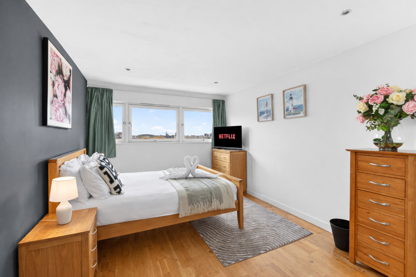 12th Street Apartment • City Centre • Balcony • Free Parking • Fast WiFi • Self-Check-In in 501, 475 Lower Twelfth Street - Property image 11 - VivreStays