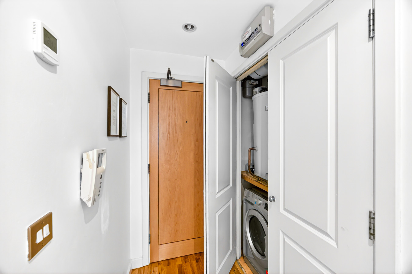 12th Street Apartment • City Centre • Balcony • Free Parking • Fast WiFi • Self-Check-In in 501, 475 Lower Twelfth Street - Property image 19 - VivreStays