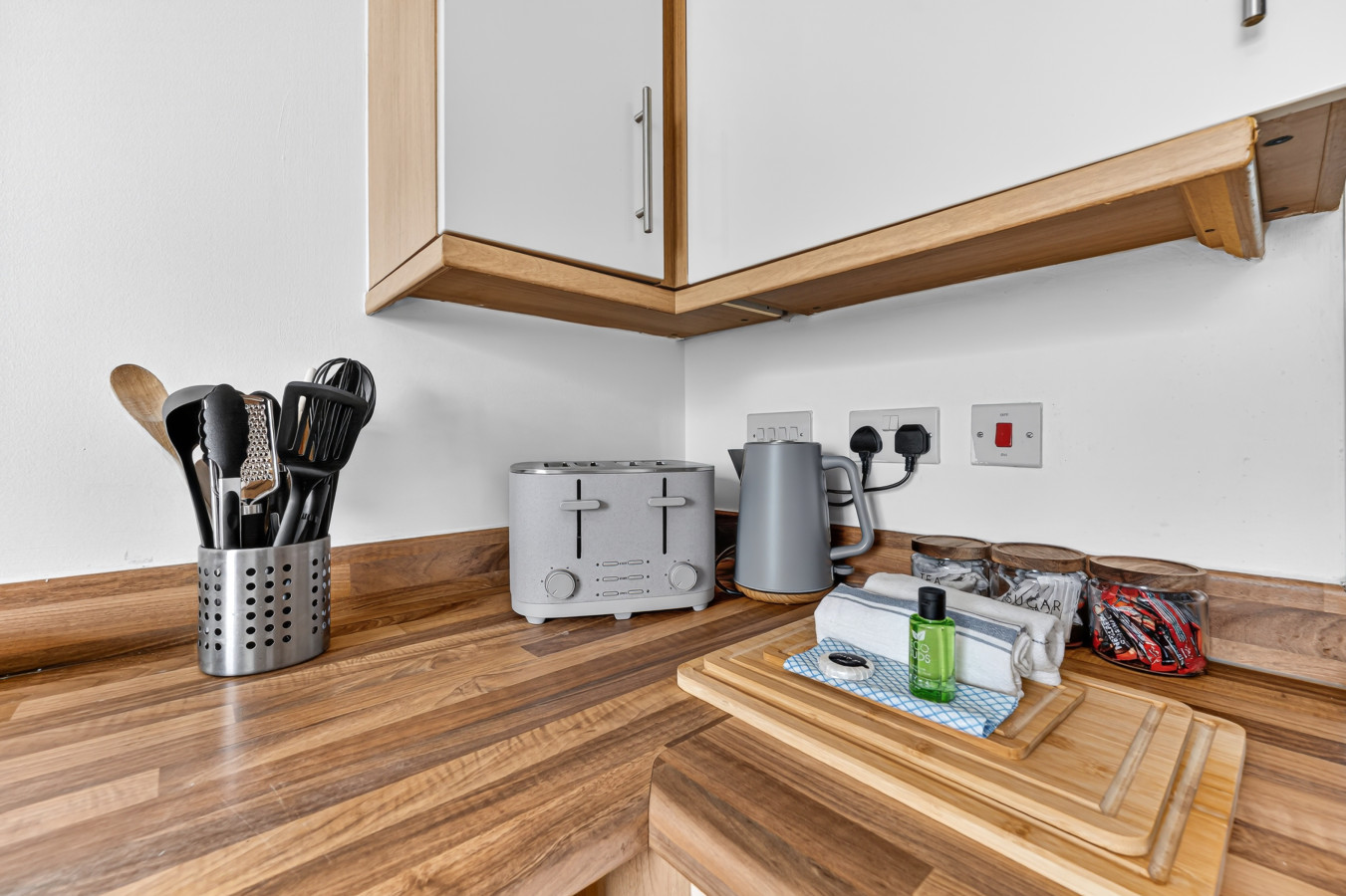 Stylish House • Excellent Location • Free Parking • Super-Fast WiFi • Smart TVs • Garden • Self-Check-In in 131 Warwick Avenue - Property image 23 - VivreStays