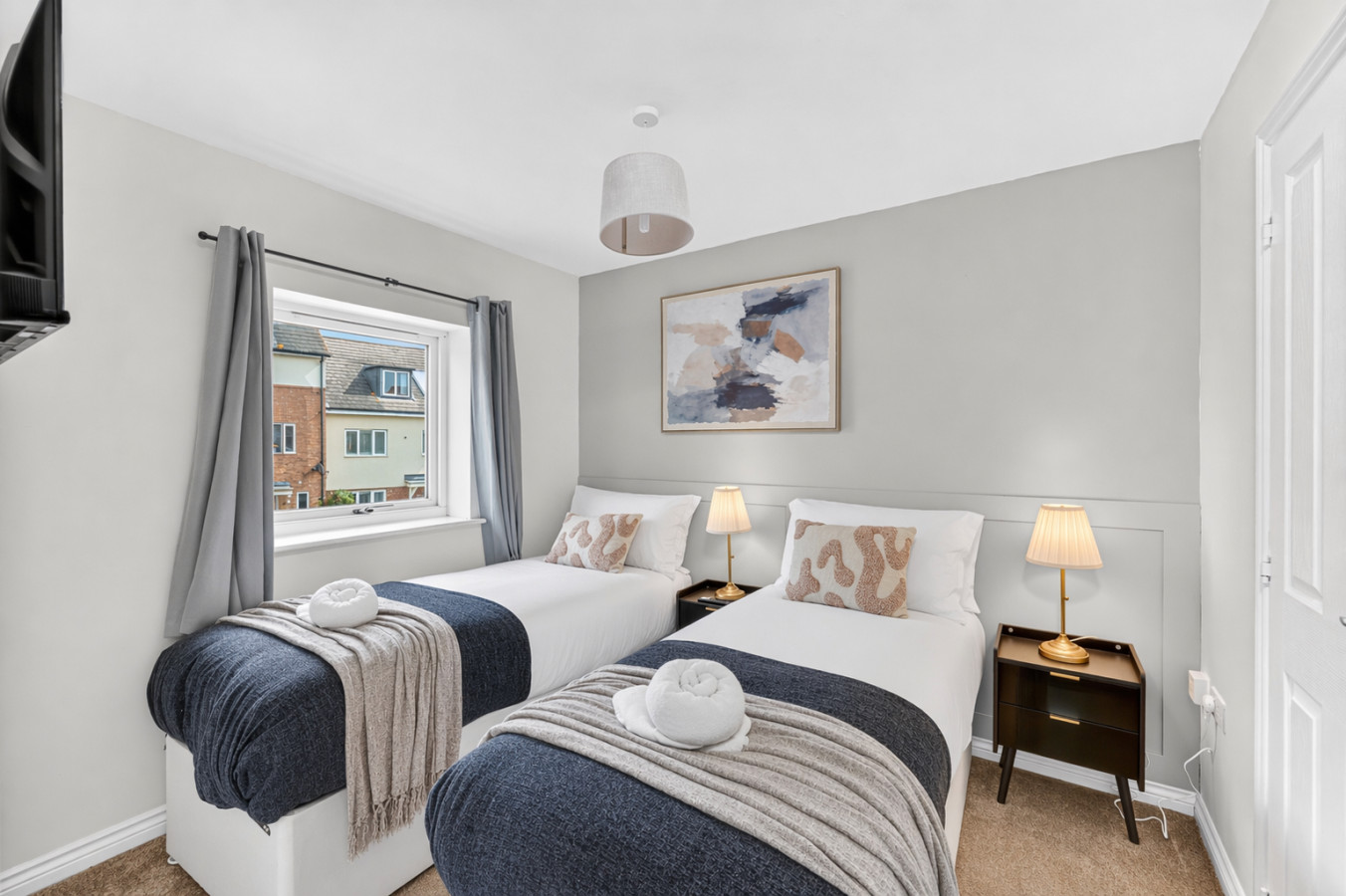 Stylish House • Excellent Location • Free Parking • Super-Fast WiFi • Smart TVs • Garden • Self-Check-In in 131 Warwick Avenue - Property image 2 - VivreStays