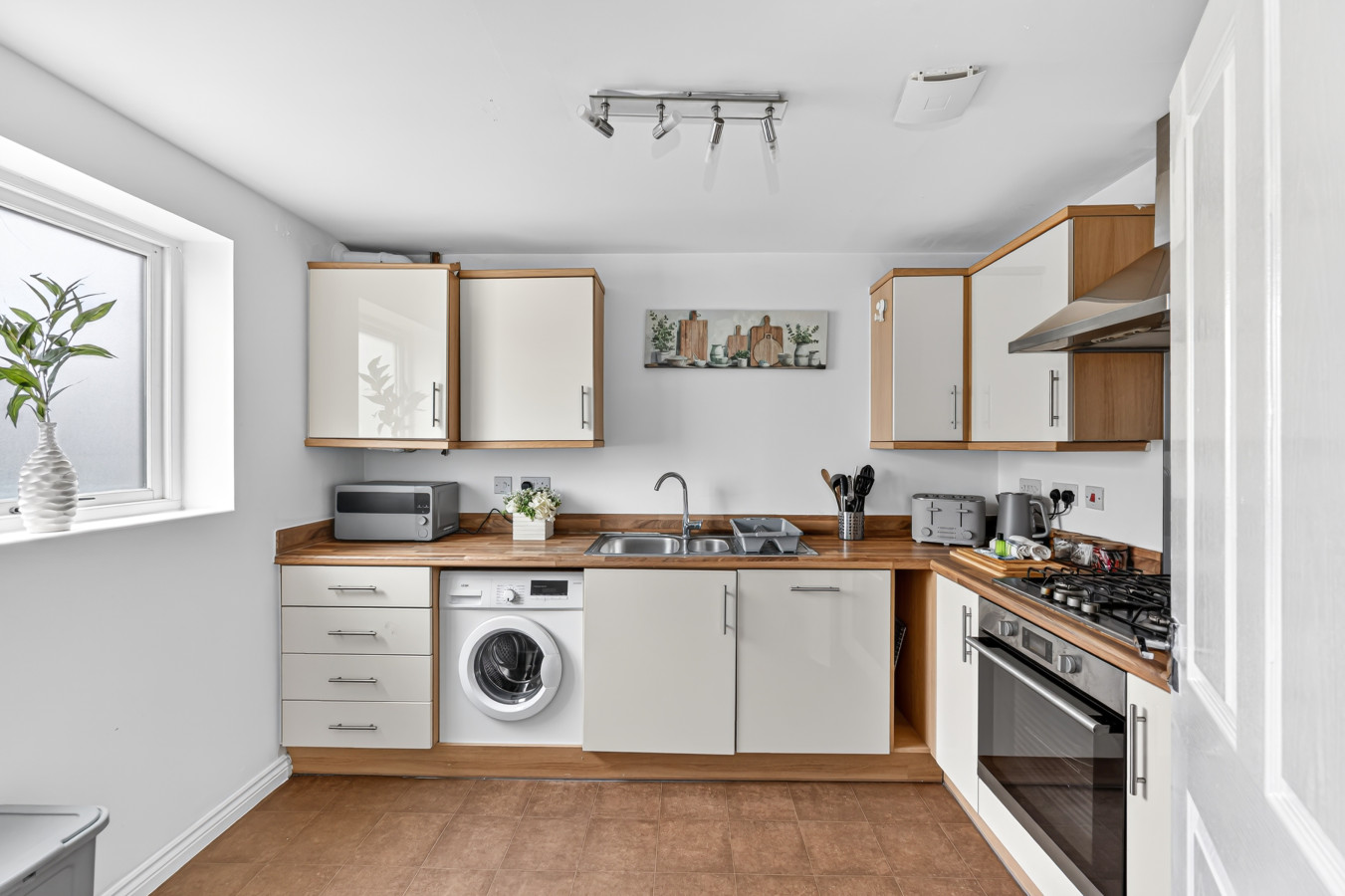 Stylish House • Excellent Location • Free Parking • Super-Fast WiFi • Smart TVs • Garden • Self-Check-In in 131 Warwick Avenue - Property image 18 - VivreStays