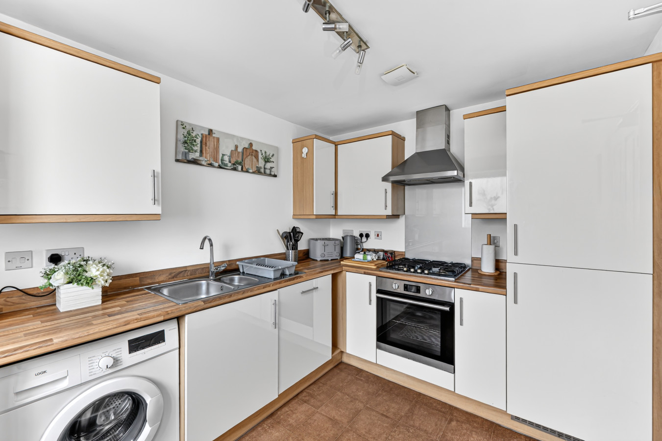 Stylish House • Excellent Location • Free Parking • Super-Fast WiFi • Smart TVs • Garden • Self-Check-In in 131 Warwick Avenue - Property image 20 - VivreStays