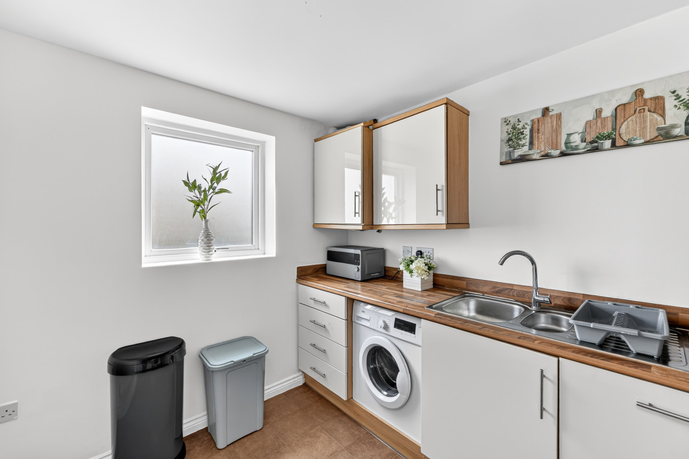 Stylish House • Excellent Location • Free Parking • Super-Fast WiFi • Smart TVs • Garden • Self-Check-In in 131 Warwick Avenue - Property image 19 - VivreStays